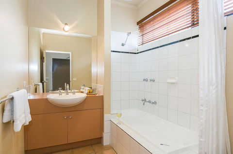 Lorne Surf Apartments - Perths Hotel 25