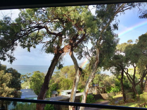 Lorne Surf Apartments - Perths Hotel 4