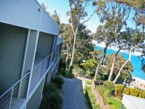 Lorne Surf Apartments - Perths Hotel 10