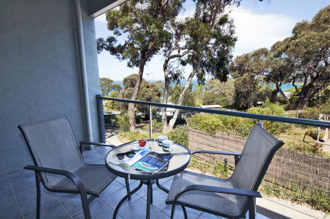 Lorne Surf Apartments - Perths Hotel 2