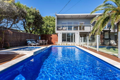 Front Beach House - Perths Hotel 0