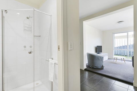 Front Beach House - Perths Hotel 23