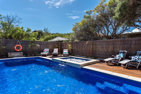 Front Beach House - Perths Hotel 6