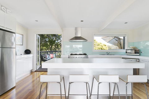 Front Beach House - Perths Hotel 2