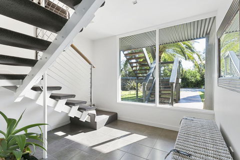Front Beach House - Perths Hotel 18