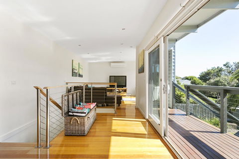 Front Beach House - Perths Hotel 14