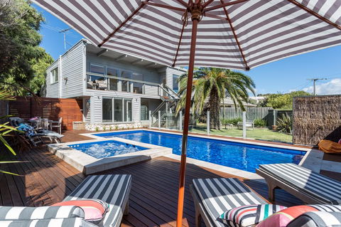 Front Beach House - Perths Hotel 7