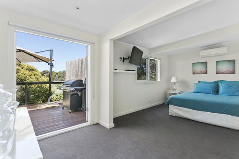 Front Beach House - Perths Hotel 17