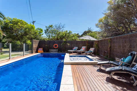 Front Beach House - Perths Hotel 8