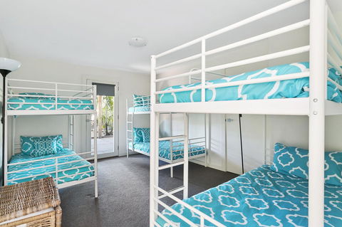 Front Beach House - Perths Hotel 21
