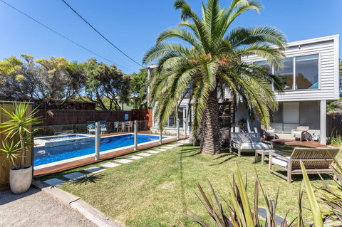 Front Beach House - Perths Hotel 4