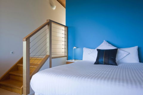 Chris\'s Beacon Point Restaurant & Villas - Perths Hotel 4