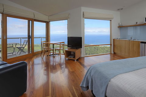 Chris\'s Beacon Point Restaurant & Villas - Perths Hotel 2