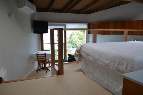 Chris\'s Beacon Point Restaurant & Villas - Perths Hotel 9