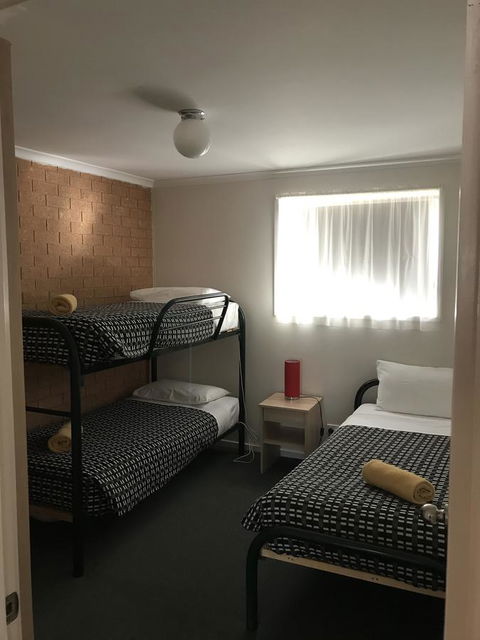 Beachcomber Motel & Apartments - Perths Hotel 10