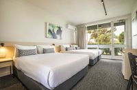 Book Seaford Accommodation Vacations Perths Hotel Perths Hotel
