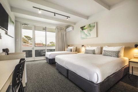 Nightcap At Seaford Hotel - Perths Hotel 1