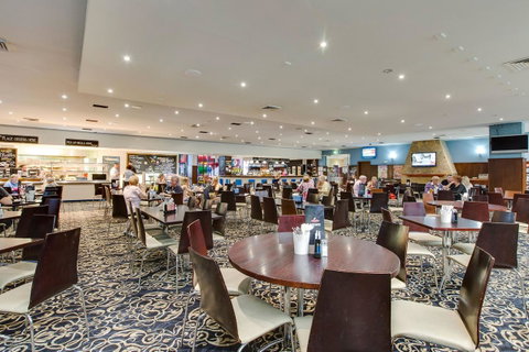 Nightcap At Seaford Hotel - Perths Hotel 39