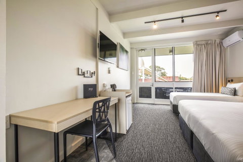 Nightcap At Seaford Hotel - Perths Hotel 29
