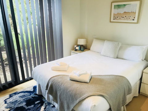 Ocean View Treetops Retreat - Perths Hotel 2