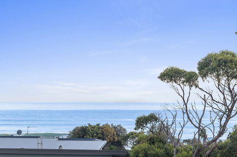 Ocean View Treetops Retreat - Perths Hotel 9