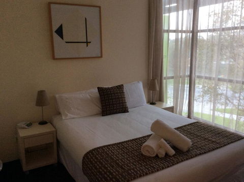 Phillip Island Apartments - Perths Hotel 24