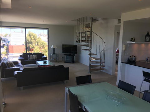 Geelong Waterfront Penthouse Apartment - Perths Hotel 10
