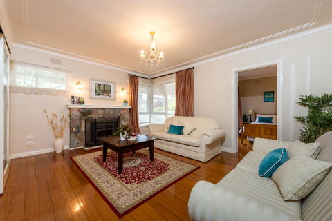 Lovely 5BR Full House In Glen Waverley, Walk To Train, Bus & Shops - Perths Hotel 14