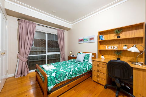 Lovely 5BR Full House In Glen Waverley, Walk To Train, Bus & Shops - Perths Hotel 8