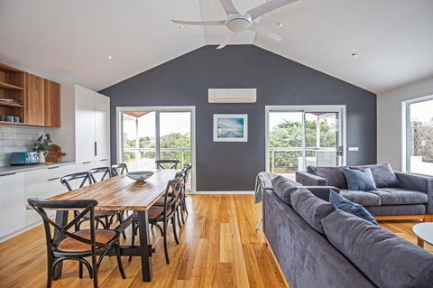 Island Getaway Cape Woolamai - Perths Hotel 2