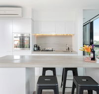 Modern Apartment in the heart of St Kilda - Perths Hotel