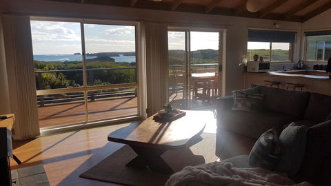 Sunsets On Martyrs Luxury Coastal Beach House Peterborough - Perths Hotel 1