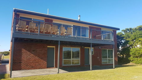 Sunsets On Martyrs Luxury Coastal Beach House Peterborough - Perths Hotel 24