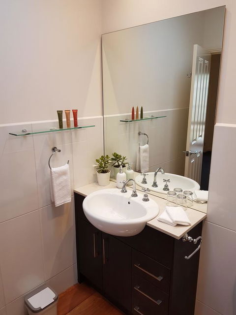 Healesville House - Fig Tree House - Perths Hotel 12
