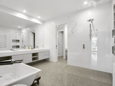 Lansdowne Villa - With Swimming Pool - Perths Hotel 12