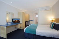 Book Hamilton Accommodation Vacations Perths Hotel Perths Hotel