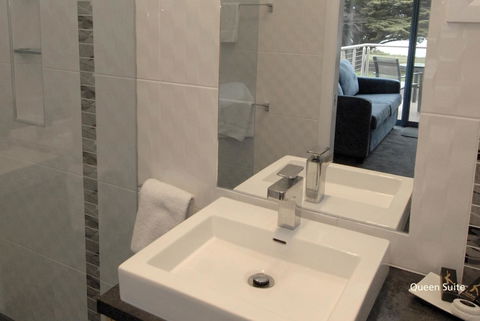 Seascape Accommodation - Perths Hotel 11