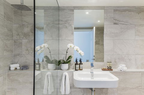 Quay West Suites Melbourne - Perths Hotel 11
