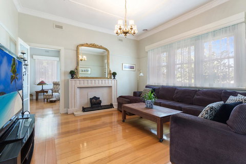 HogmortHomes Neale Street - Perths Hotel 1