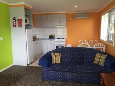 Lakeside At Mallacoota - Perths Hotel 3