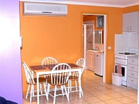 Lakeside At Mallacoota - Perths Hotel 36