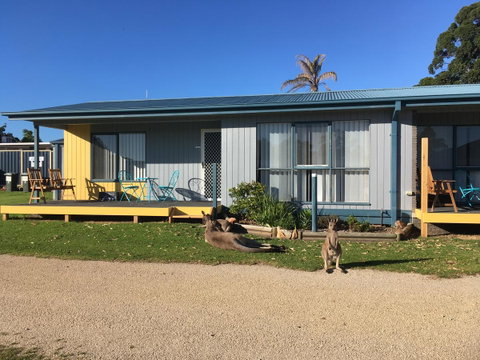 Lakeside At Mallacoota - Perths Hotel 12