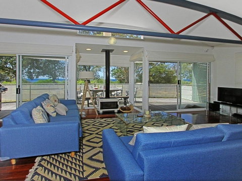 The Boathouse - Comfortable Beachfront Home - Perths Hotel 1