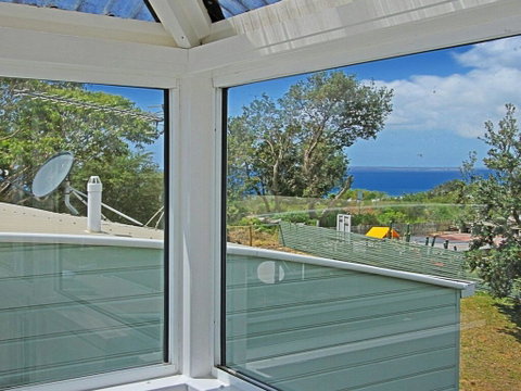 The Boathouse - Comfortable Beachfront Home - Perths Hotel 2