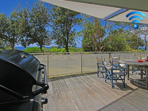 The Boathouse - Comfortable Beachfront Home - Perths Hotel 0