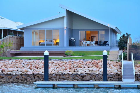 The Carnarvon Luxury Canal Home - Perths Hotel 0