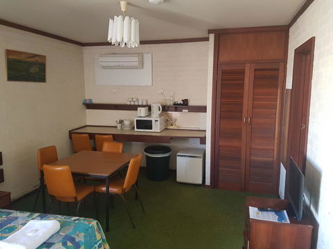 The Club Hotel - Perths Hotel 1