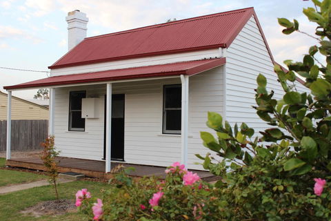 The Cottage - Perths Hotel 3