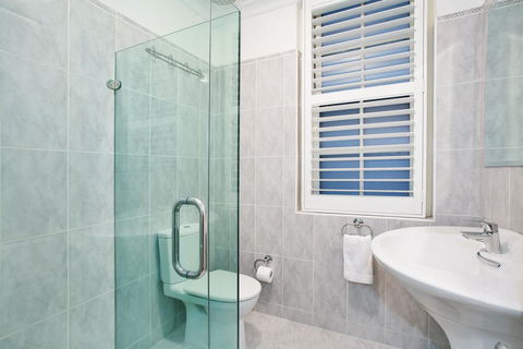 The Courtyard Of St Neot - Art Deco 2BR Potts Point Apartment With Large Courtyard In Stunning Location - Perths Hotel 3