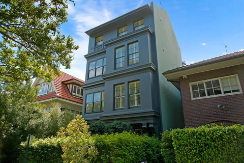 The Courtyard Of St Neot - Art Deco 2BR Potts Point Apartment With Large Courtyard In Stunning Location - Perths Hotel 1